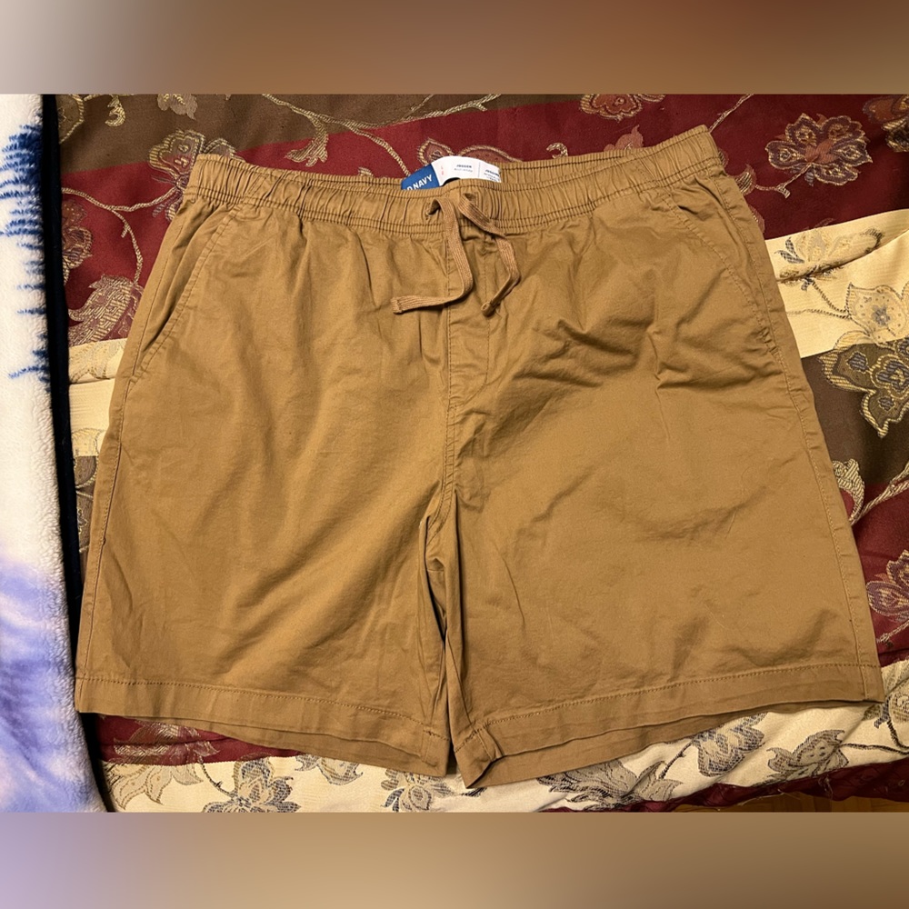 Men’s old navy large khaki jogger shorts